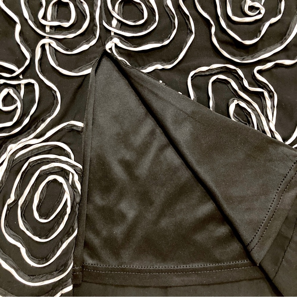 H&M Black & White Embroidered Swirl Pattern Midi Skirt With Back Split - Size 2 - Picture 5 of 8